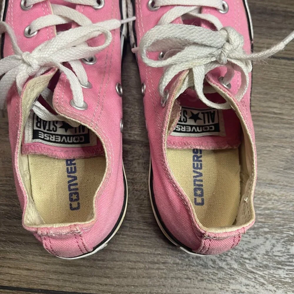 Converse Chuck Taylor All Star Low Top Sneakers Girls Size 1 Pink Canvas Lace Up